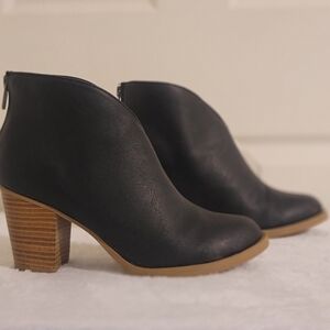 Serra Black Ankle Boots with Tan Heel